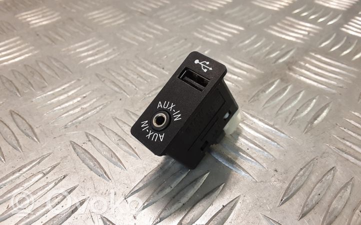 BMW X5 E70 Gniazdo / Złącze USB 84109237653