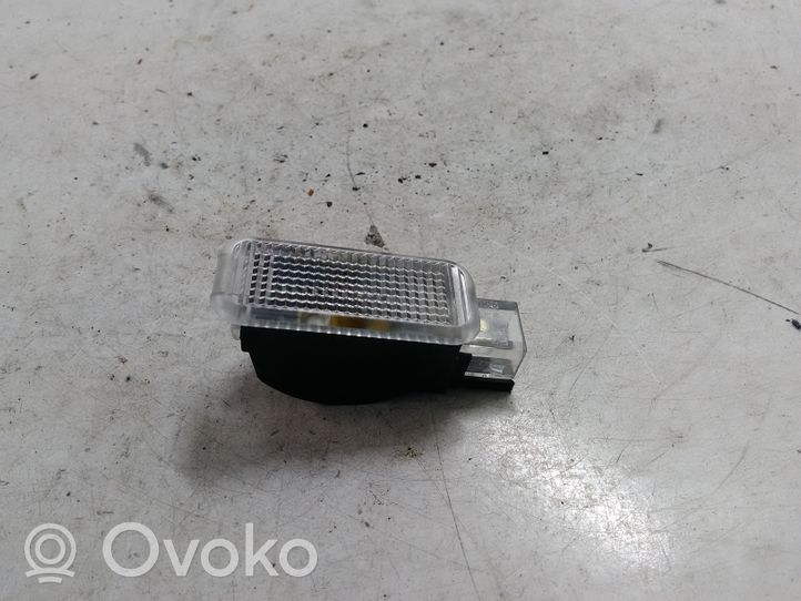 Audi A3 S3 8P Hansikaslokeron valo 4B0947415A