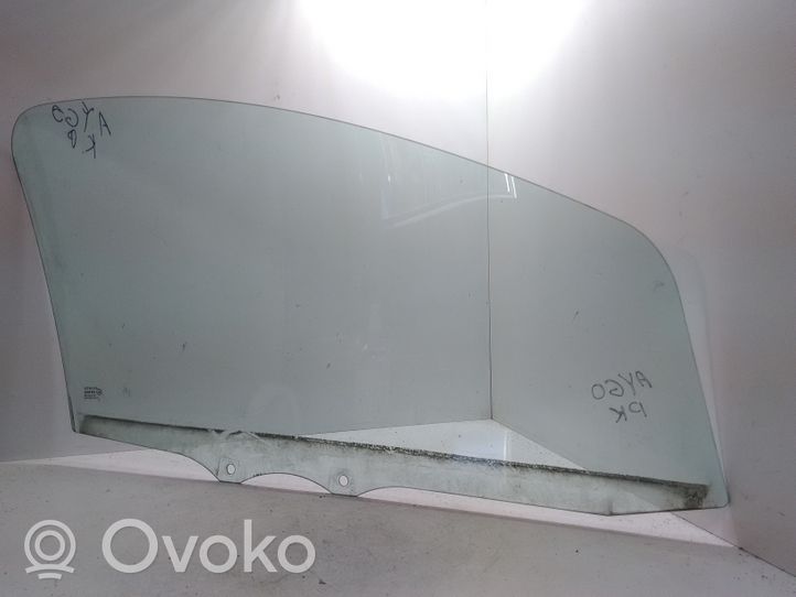 Toyota Aygo AB10 Основное стекло передних дверей (двухдверного автомобиля) 