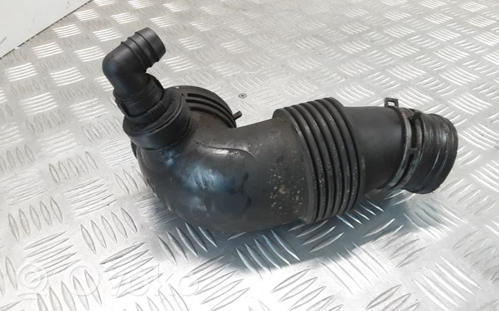 Volkswagen Touareg I Turboahtimen ilmanoton letku 7L6129534