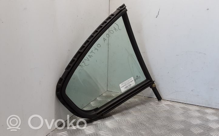 Skoda Octavia Mk2 (1Z) Fenêtre latérale vitre arrière 1Z5845209