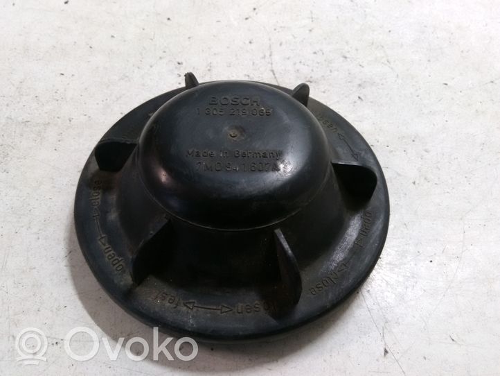 Volkswagen Sharan Osłona żarówki lampy przedniej 1305219065