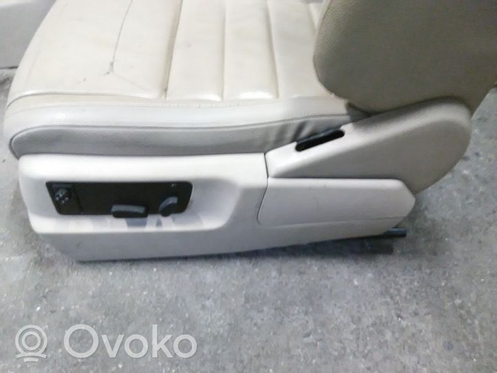 Volkswagen Touareg I Interior set 7L0881677G