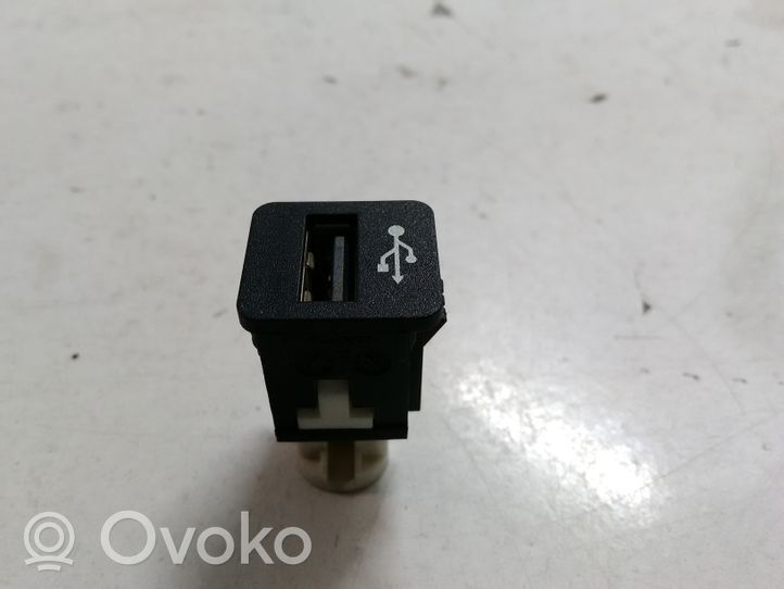 BMW 1 F20 F21 Connettore plug in USB 922929401