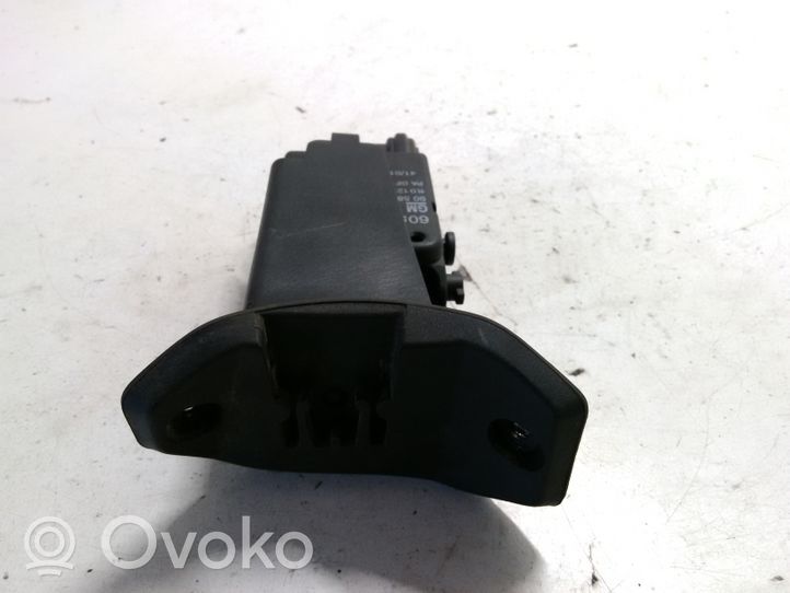 Opel Zafira A Degalų bako dangtelio spynos varikliukas 24411353