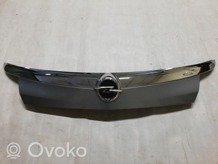 Opel Insignia A Takaluukun rekisterikilven valon palkki 