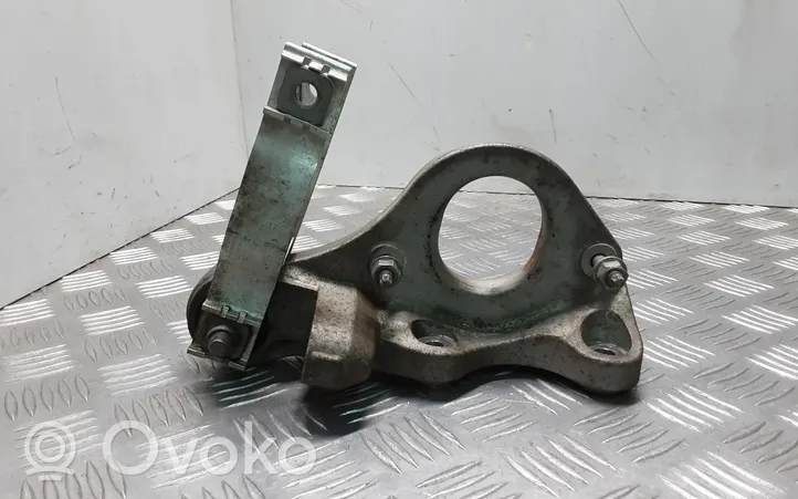 Volvo V40 Staffa del cuscinetto di supporto dell’albero di trasmissione 31401993