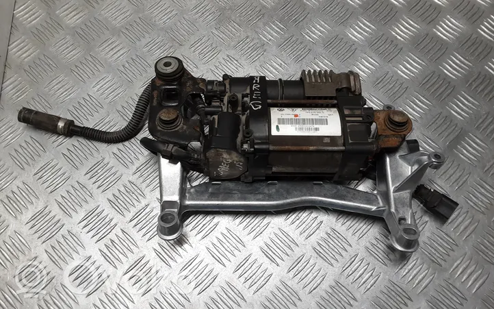 Volkswagen Touareg II Air suspension compressor/pump 7P0616006G