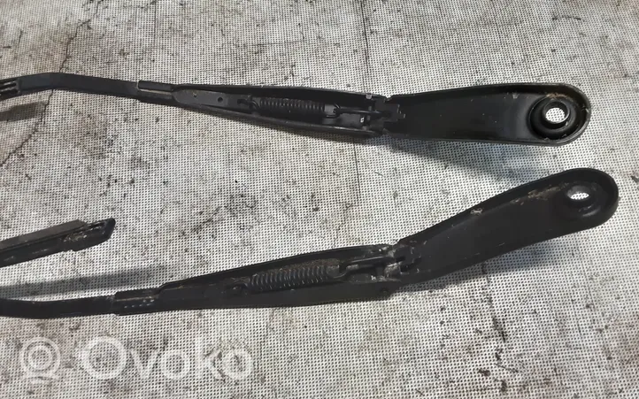 Volvo XC60 Ножка стеклоочистителей лобового стекла 30753525