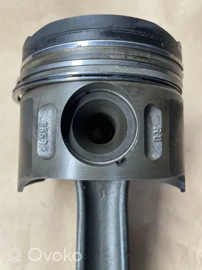 Mercedes-Benz E W210 Piston with connecting rod A6110300517
