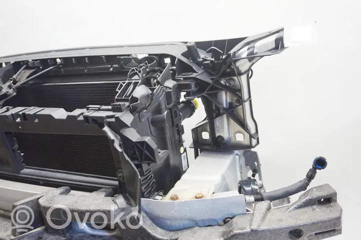 Audi A4 S4 B9 Radiatorių panelė (televizorius) 