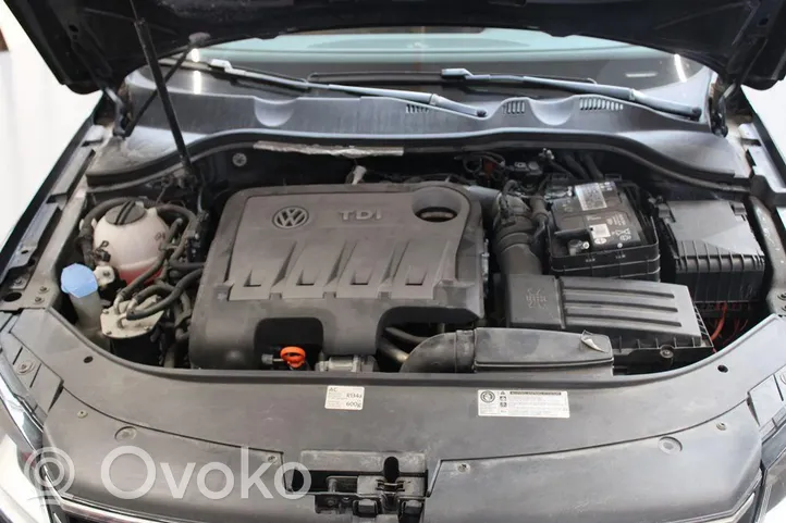 Volkswagen PASSAT B7 Silnik / Komplet CFG