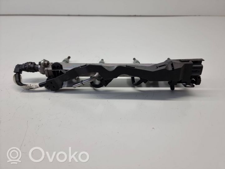 Toyota RAV 4 (XA50) Polttoainesuutinsarja 8212533180