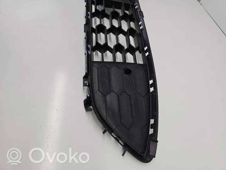 Ford Kuga II Grille inférieure de pare-chocs avant GV4J17D635A