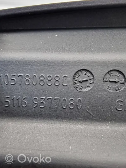 BMW 5 G30 G31 Kita centrinė konsolės (tunelio) detalė 9377080