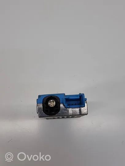 BMW 5 G30 G31 Connettore plug in USB 8711939