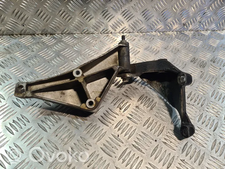 Audi 80 90 S2 B4 Supporto di montaggio della pompa del servosterzo 068145515A