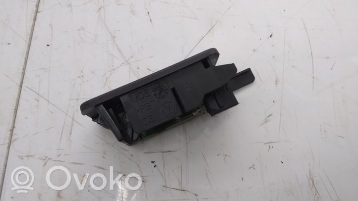 Volkswagen Touareg I Câble adaptateur AUX 1K0035724