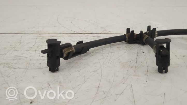 Audi A4 Allroad Tuyau d'alimentation conduite de carburant 2136300