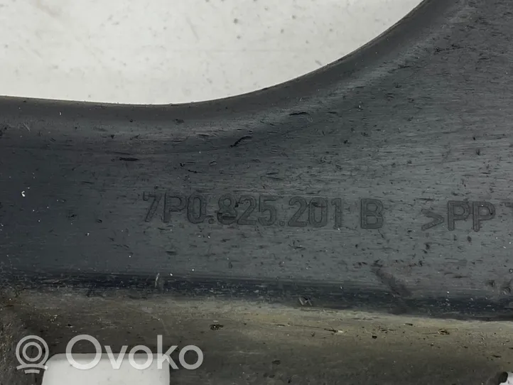 Volkswagen Touareg II Osłona podwozia przednia 7P0825201B