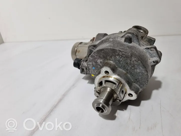 BMW 5 F10 F11 Vacuum pump 8618897