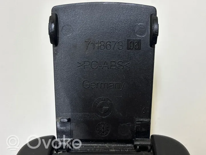 BMW 3 E90 E91 ISOFIX крышка 7118673