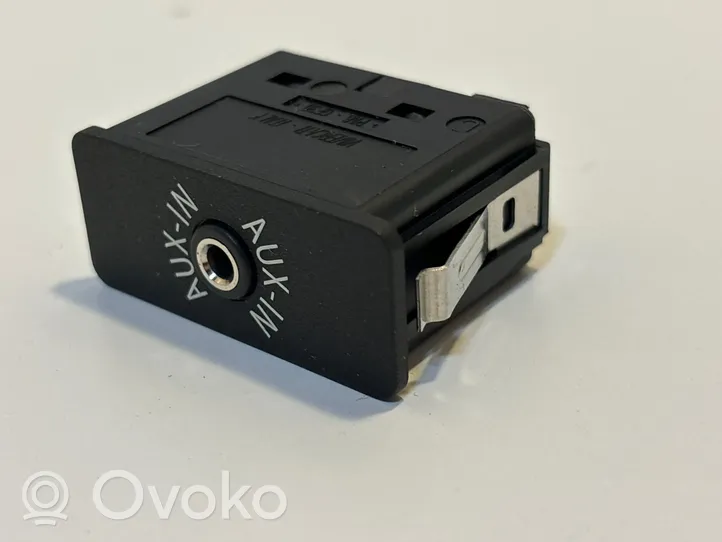 BMW 1 E82 E88 Connettore plug in AUX 9237655