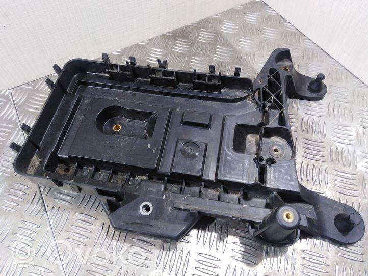 Volkswagen PASSAT B6 Boîte de batterie 1K0915333C