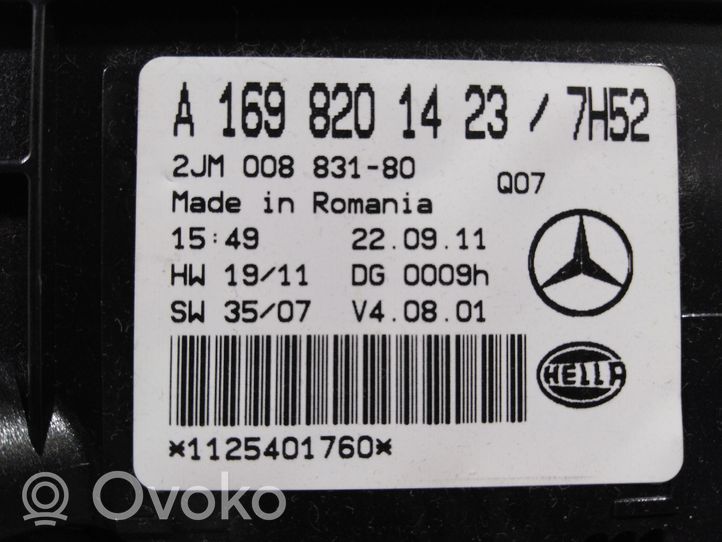 Mercedes-Benz A W169 Etuistuimen valo A1698201423