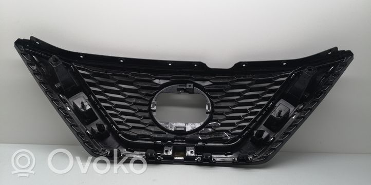 Nissan Qashqai Grille calandre supérieure de pare-chocs avant 62257HV10A