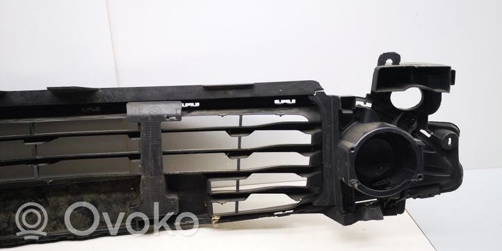 Renault Clio IV Kratka dolna zderzaka przedniego 6225429558R