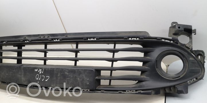 Renault Clio IV Kratka dolna zderzaka przedniego 622542958R