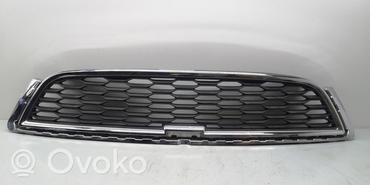 Chevrolet Captiva Grille calandre supérieure de pare-chocs avant 95136397