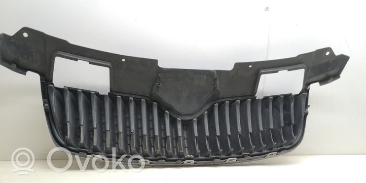 Skoda Fabia Mk2 (5J) Maskownica / Grill / Atrapa górna chłodnicy 5J0852668