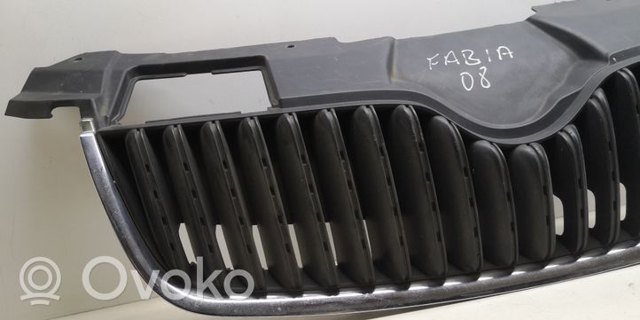 Skoda Fabia Mk2 (5J) Maskownica / Grill / Atrapa górna chłodnicy 5J0852668