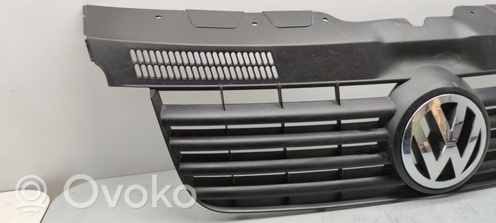 Volkswagen Transporter - Caravelle T5 Grille calandre supérieure de pare-chocs avant 7H0807101