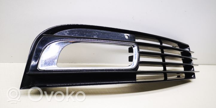 Audi A8 S8 D3 4E Grille inférieure de pare-chocs avant 4E0807681