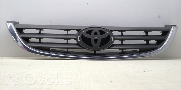 Toyota Avensis T220 Etupuskurin ylempi jäähdytinsäleikkö 5311105040A