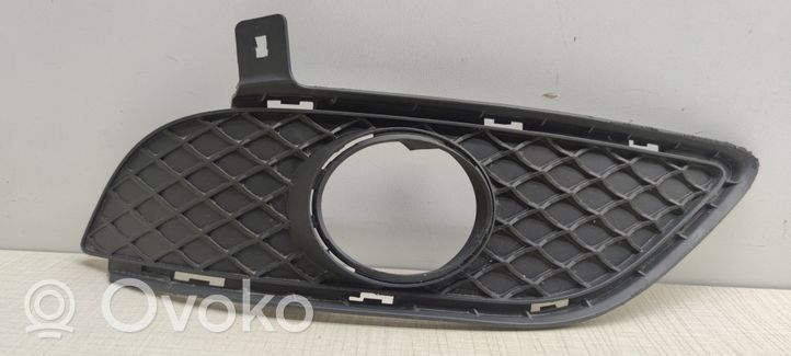 Mercedes-Benz B W246 W242 Priešrūkinio žibinto apdaila/ grotelės A2468851322