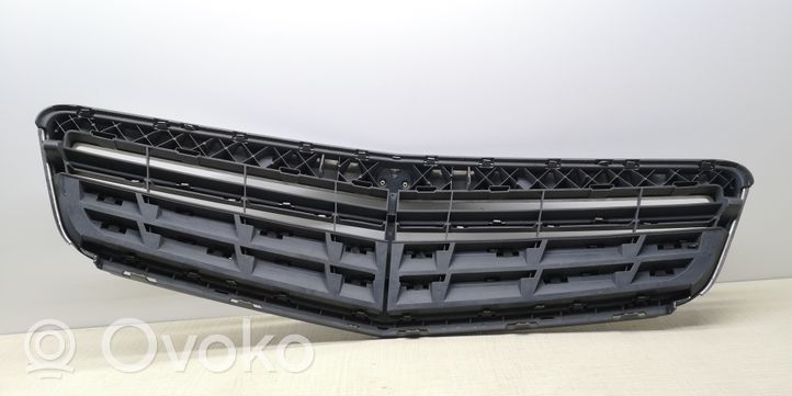 Mercedes-Benz C W204 Maskownica / Grill / Atrapa górna chłodnicy A2048801183