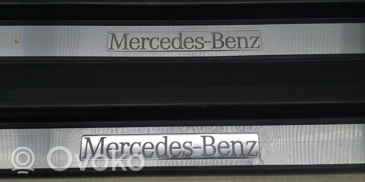 Mercedes-Benz CLK A208 C208 Garniture de protection de seuil intérieur A2086800235