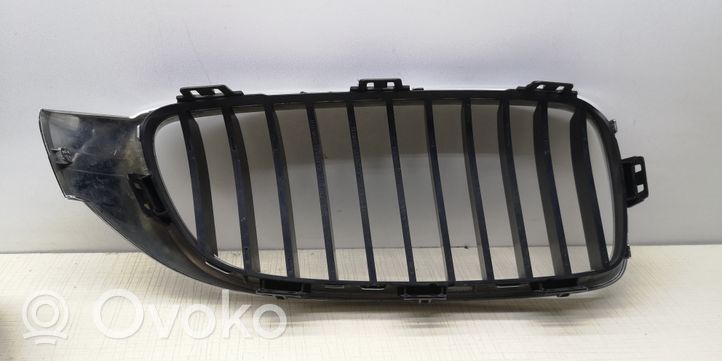 BMW 4 F32 F33 Griglia superiore del radiatore paraurti anteriore 7294813