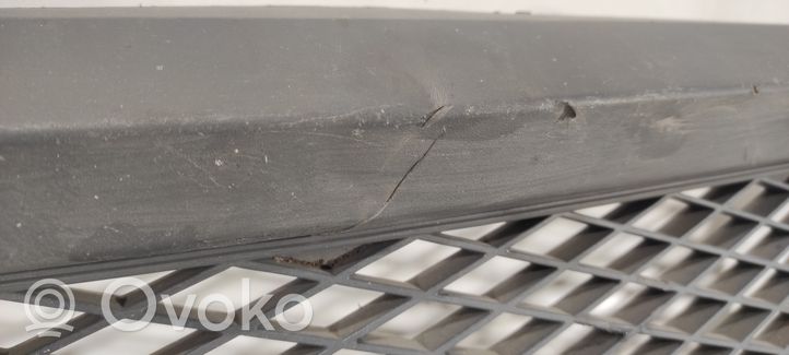 Ford Fiesta Etupuskurin ylempi jäähdytinsäleikkö 5S6Y17F775A