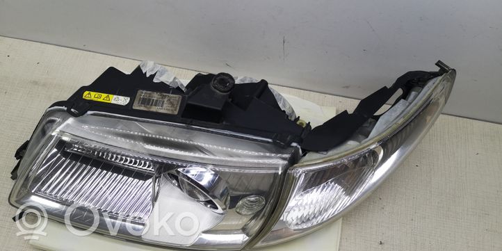 Saab 9-3 Ver1 Lampa przednia 89008300