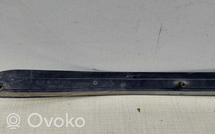 Mercedes-Benz A W168 Modanatura separatore del paraurti anteriore A1688850221