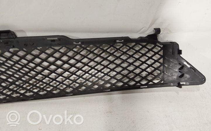 Mercedes-Benz B W246 W242 Etupuskurin alempi jäähdytinsäleikkö A2468851122