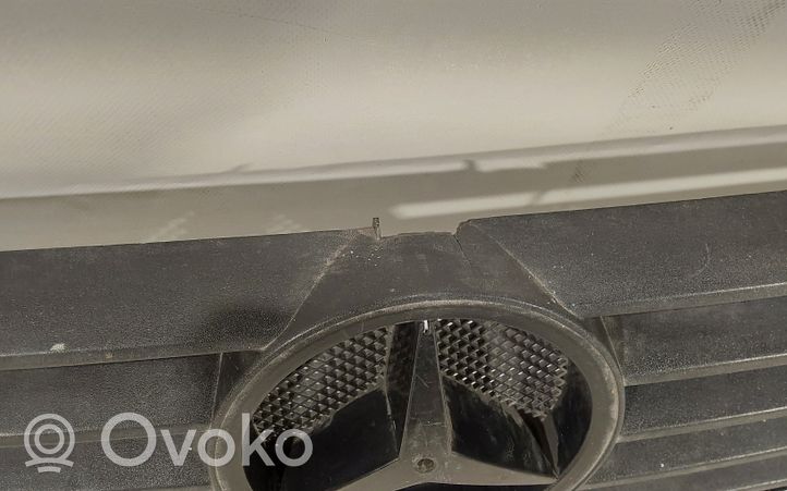 Mercedes-Benz Vito Viano W638 Grotelės priekinės A6388880415