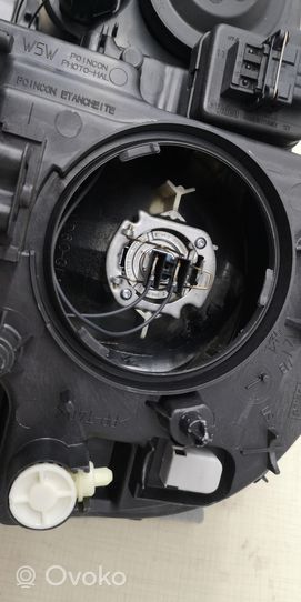 Volvo XC90 Lampa przednia 31290887