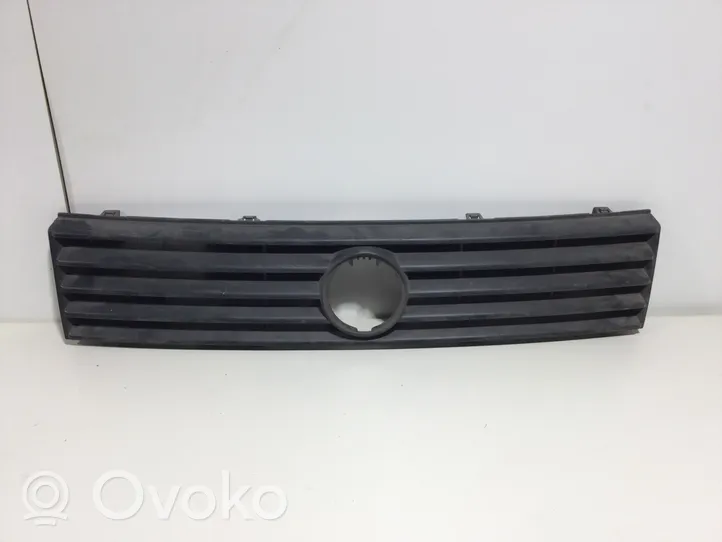 Volkswagen Polo III 6N 6N2 6NF Etupuskurin ylempi jäähdytinsäleikkö 867853653G