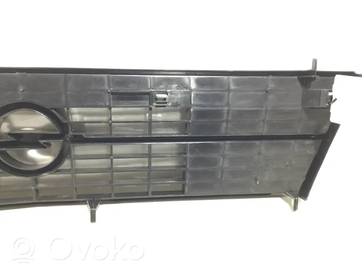 Opel Kadett E Kühlergrill 90041925